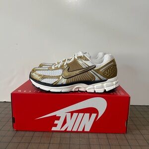 Nike Zoom Vomero 5 ‘Metallic Gold’ (Womens)